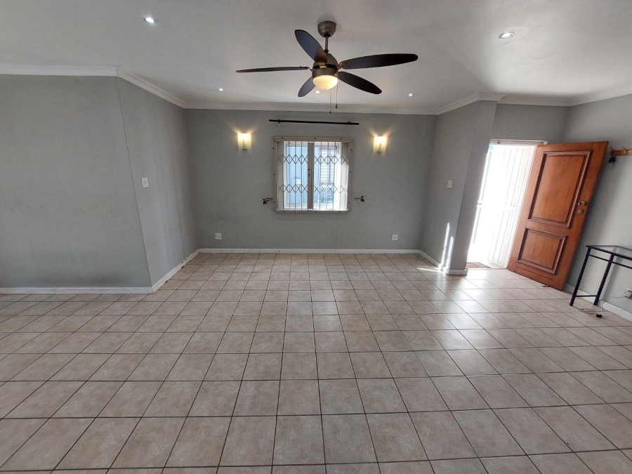 To Let 4 Bedroom Property for Rent in Claremont Western Cape